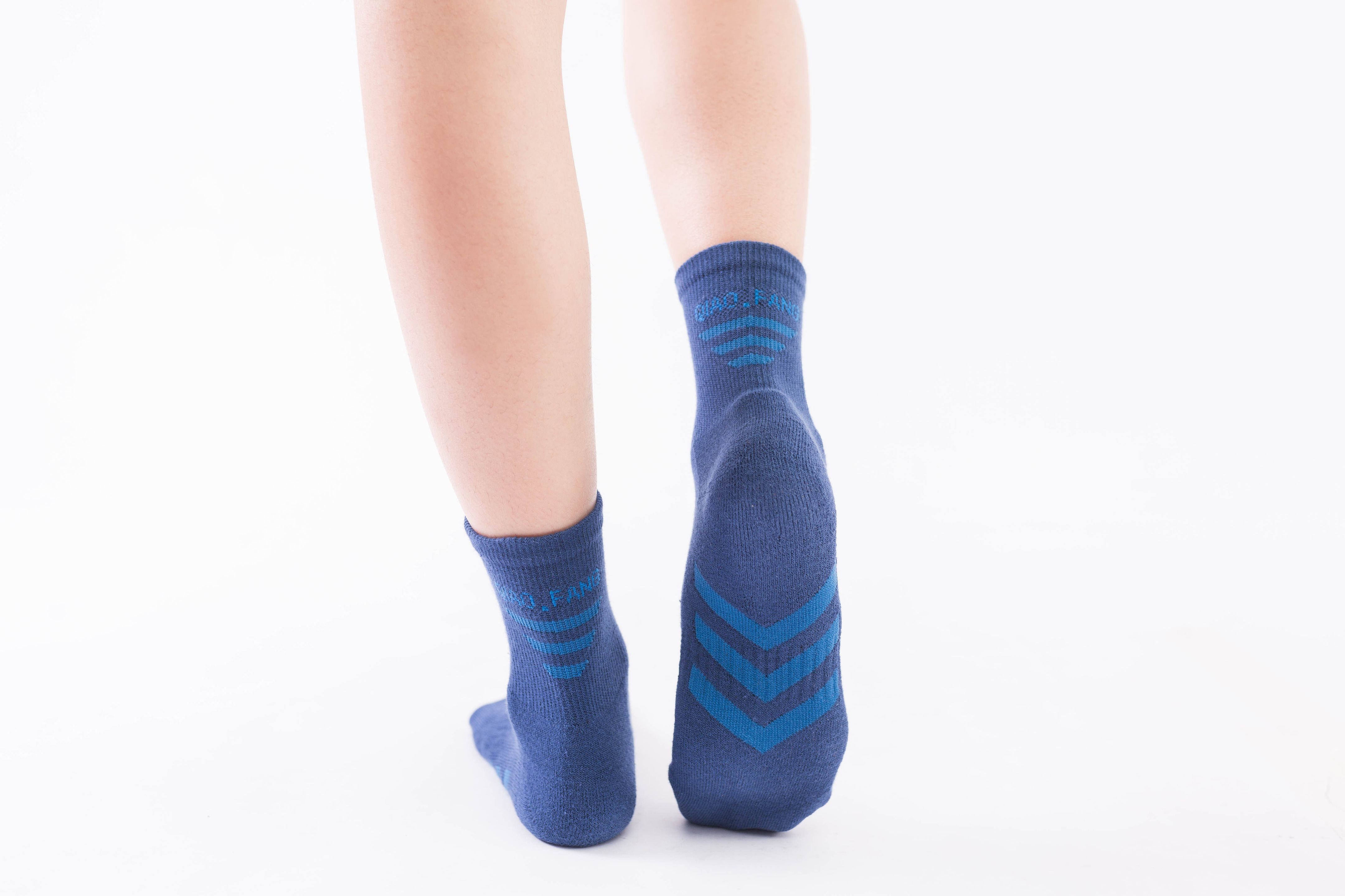 漸層1/2長中筒氣墊襪-藍色 W022