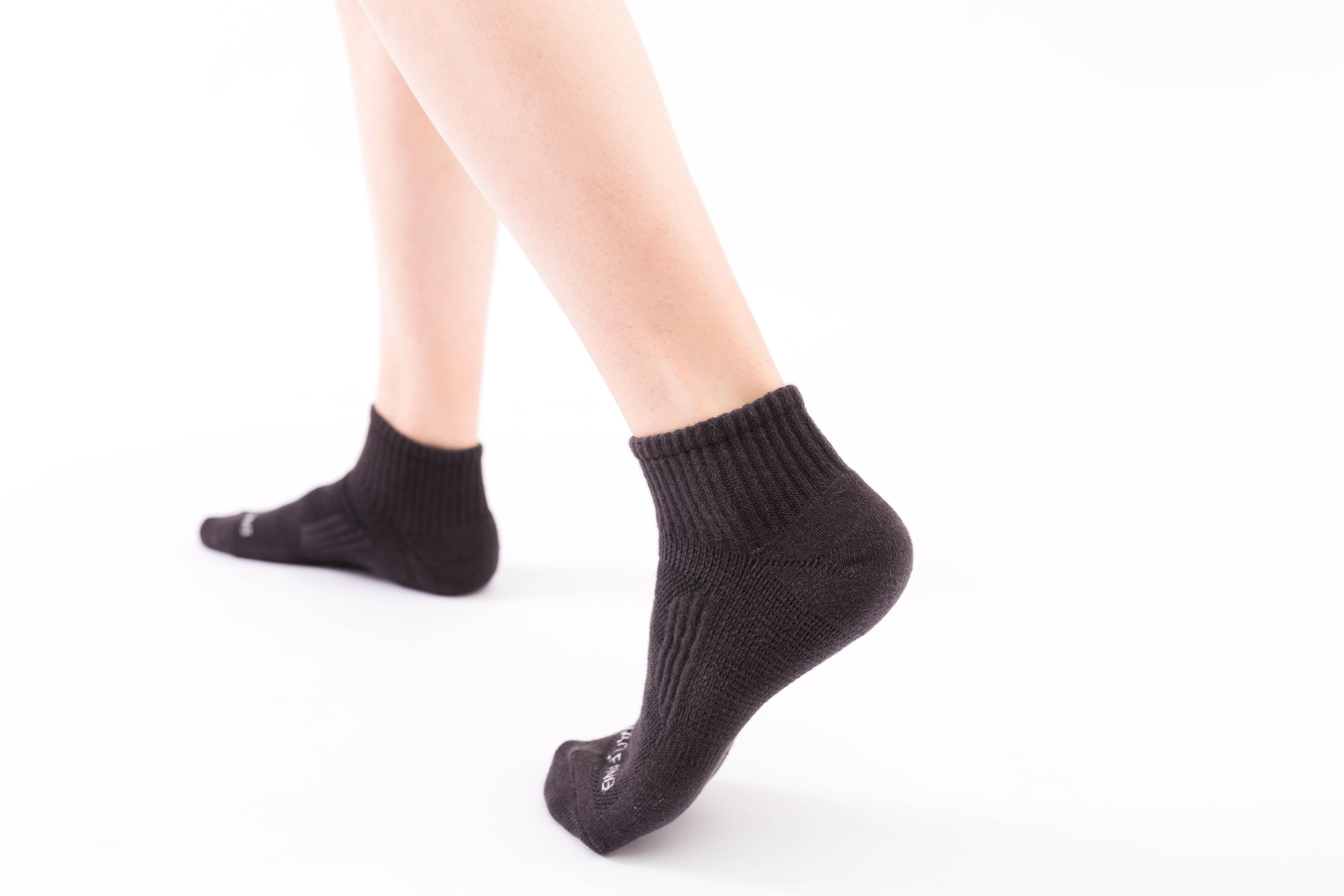 單色減壓高船型機能襪-黑色 W023