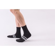 【抗菌除臭襪】線條1/2長中筒氣墊襪-黑色 M026