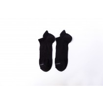 【抗菌除臭襪】單色減壓耳朵船型機能襪-黑色 M017